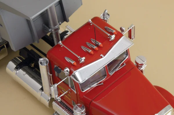 Italeri Freightliner Heavy Dumper — image 6 of 23