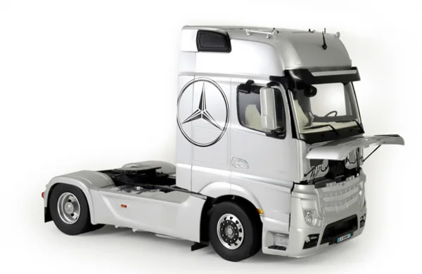 Italeri Mercedes Benz Actros Gigaspace