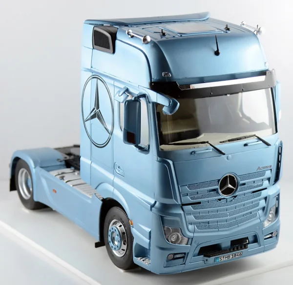 Italeri Mercedes Benz Actros Gigaspace