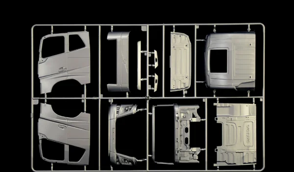 Italeri Volvo Fh16 Globetrotter XL (2014) — image 3 of 15
