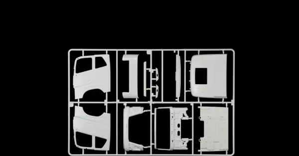 Italeri Volvo FH low roof — image 7 of 13