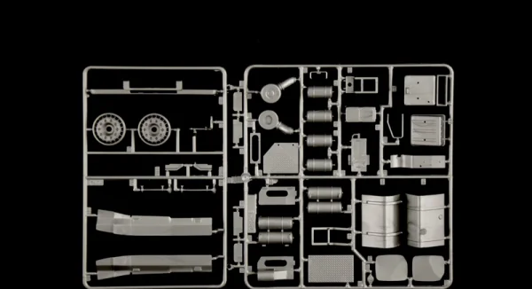 Italeri Iveco Turbostar reefer truck &mdash; image 3 of 14