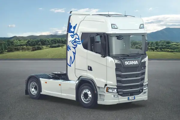 Italeri Scania S770 V8 White Cab — image 12 of 13