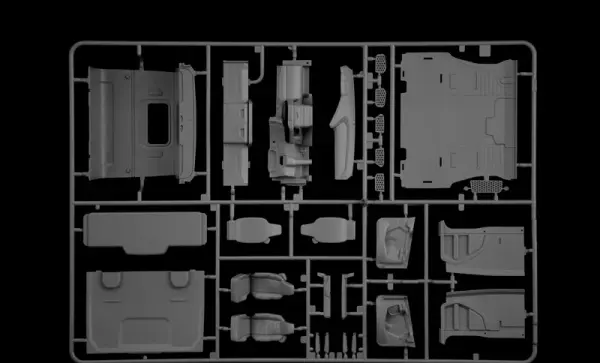 Italeri Scania S770 V8 White Cab — image 13 of 13