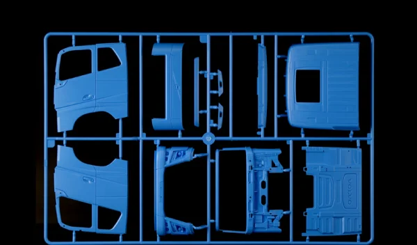 Italeri Volvo FH Low Roof — image 4 of 12