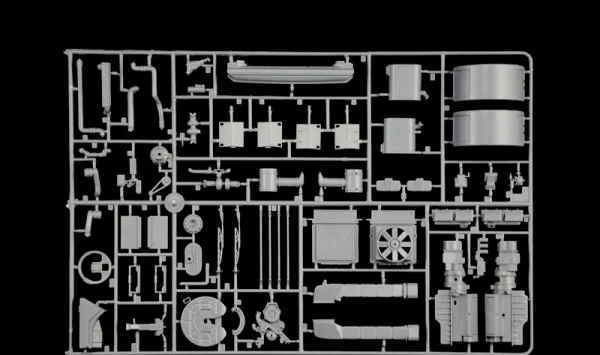 Italeri Renault AE500 Magnum — image 5 of 14
