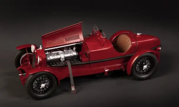 Italeri Alfa Romeo 8C 2300 Roadster 1:12 — image 8 of 13