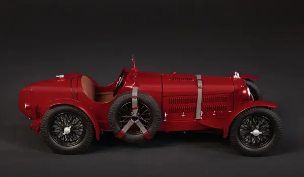 Italeri Alfa Romeo 8C 2300 Roadster 1:12 — image 5 of 13
