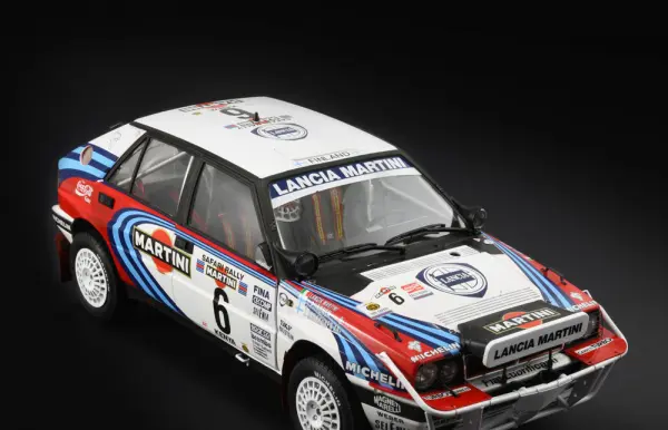Italeri Lancia Delta Integrale Safari 16v — image 3 of 19