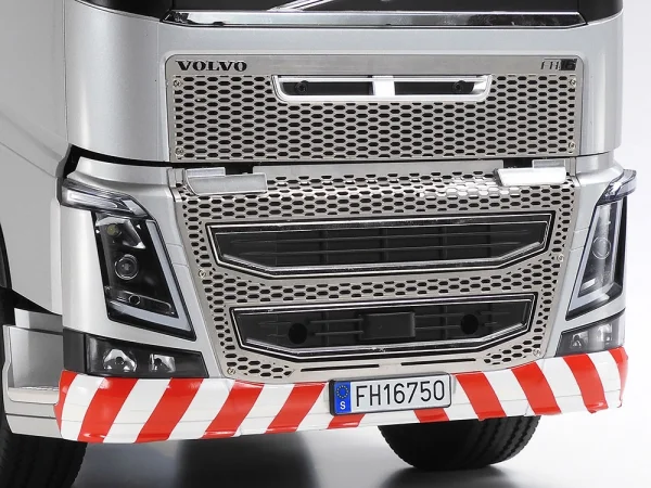 Tamiya Volvo FH16 Globetrotter 750 8x4 Tow Truck with Silver Pre-Painted Body Components — image 4 of 5