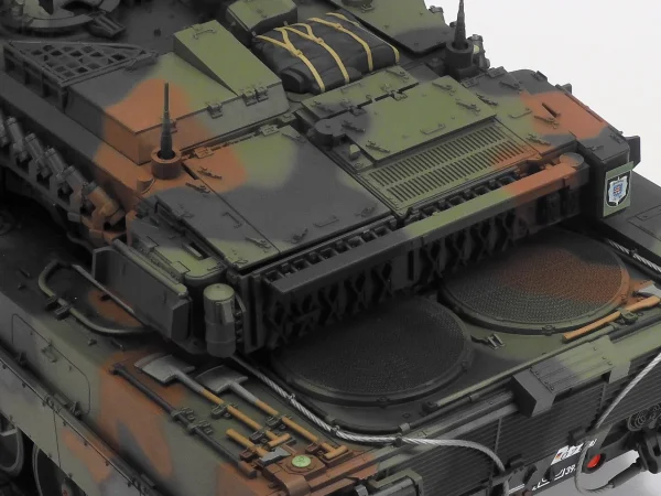 Tamiya R/C Leopard 2 A7V with Option Kit