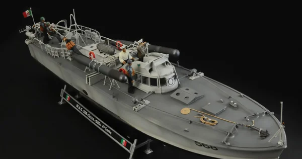Italeri M A S 568 4A Serie With Crew — image 7 of 15