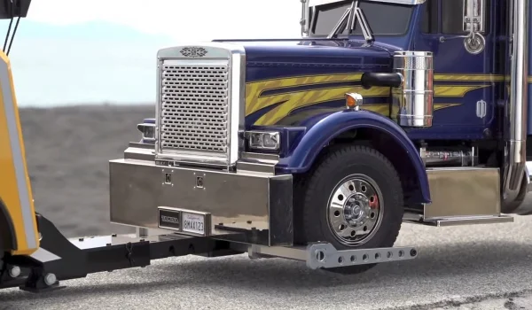 Tamiya Volvo FH-16 8X4 Tow Truck — image 2 of 11