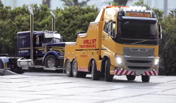 Tamiya Volvo FH-16 8X4 Tow Truck — image 11 of 11