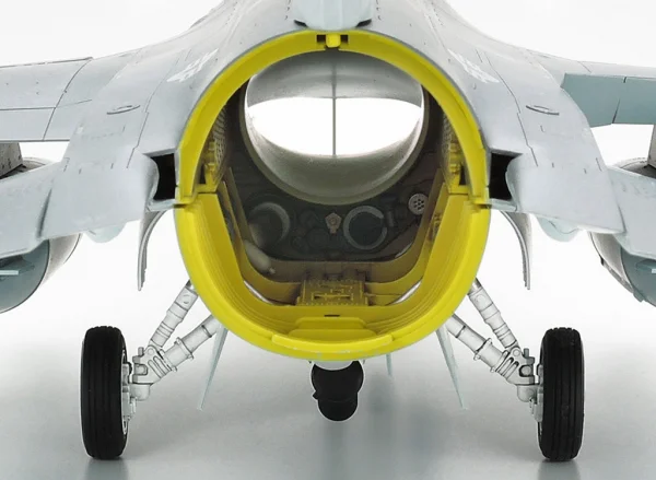 Tamiya 1/32 Lockheed F-16 Cj F.Falcon