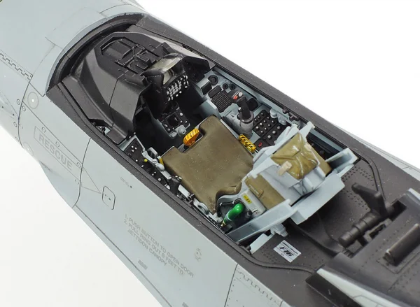 Tamiya 1/32 Lockheed F-16 Cj F.Falcon