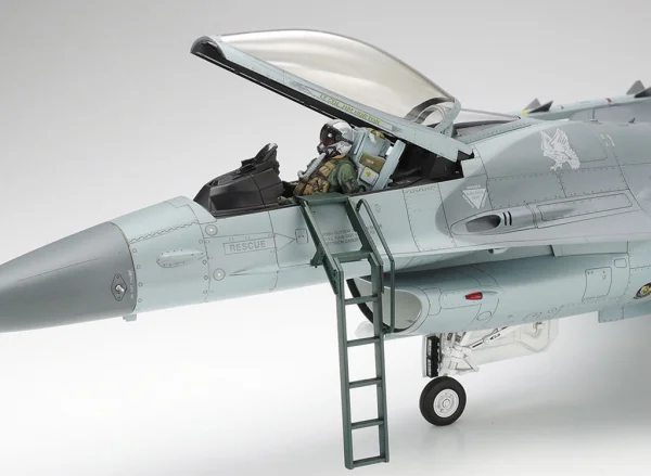 Tamiya 1/32 Lockheed F-16 Cj F.Falcon