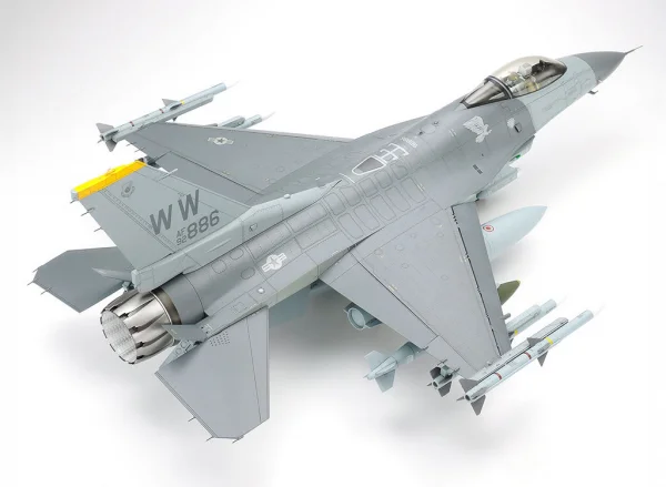 Tamiya 1/32 Lockheed F-16 Cj F.Falcon