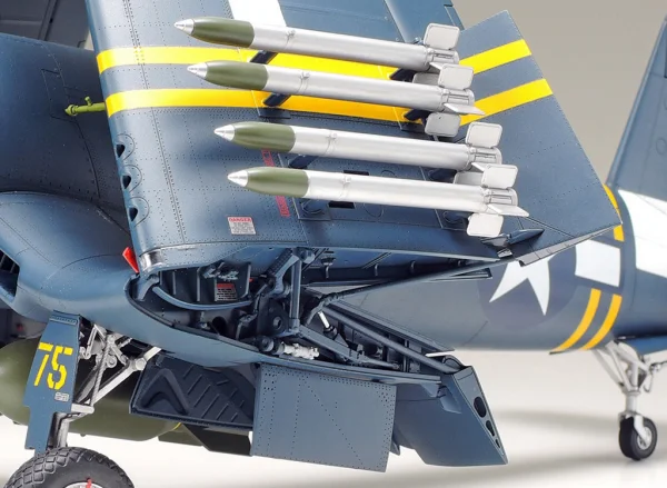 Tamiya 1/32 F4U-1D Corsair — image 9 of 15