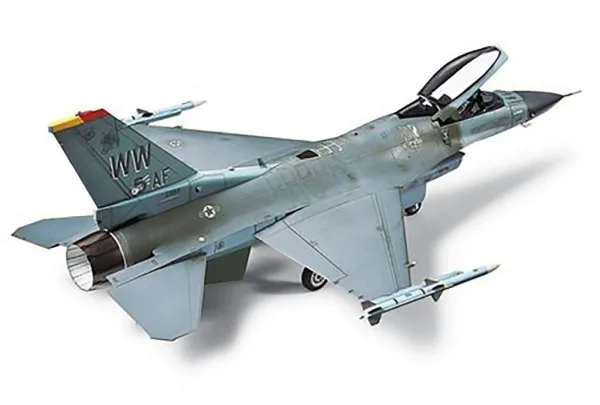 Tamiya 1/72 F-16Cj Fighting Falcon