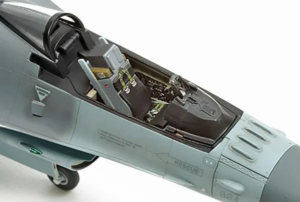 Tamiya 1/72 F-16Cj Fighting Falcon