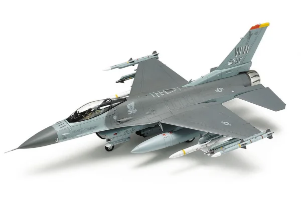 Tamiya F-16Cj Block 50 With Full Equipment