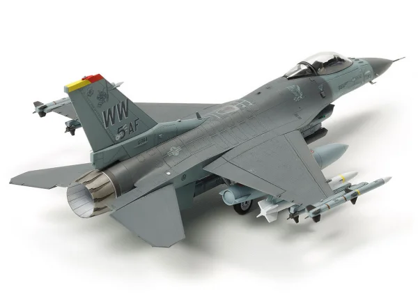 Tamiya F-16Cj Block 50 With Full Equipment
