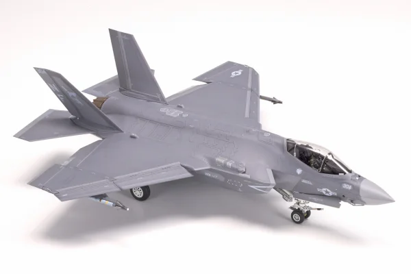 Tamiya 1/72 F-35C Lightning II