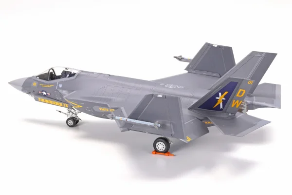Tamiya 1/72 F-35C Lightning II