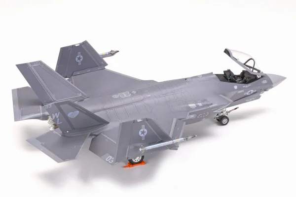 Tamiya 1/72 F-35C Lightning II