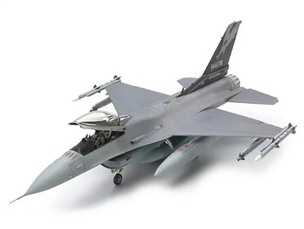 Tamiya F-16C (Black 25/32)