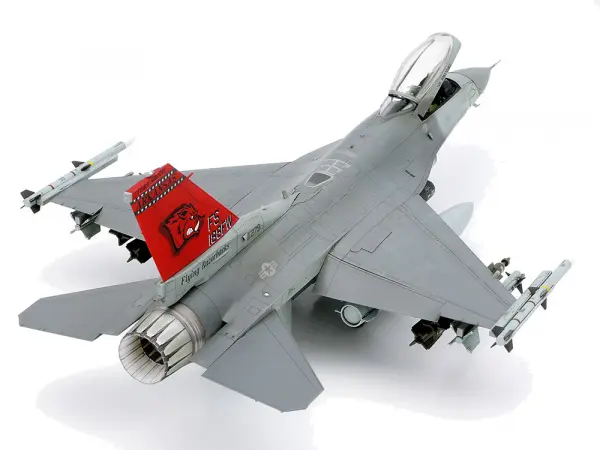 Tamiya F-16C (Black 25/32) &mdash; image 6 of 6