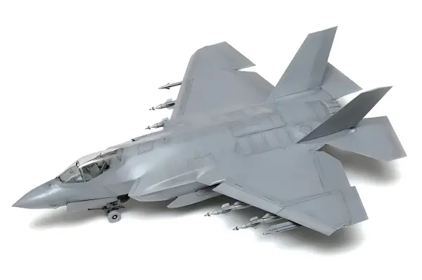 Tamiya 1/48 F-35C Lightning II — image 1 of 20