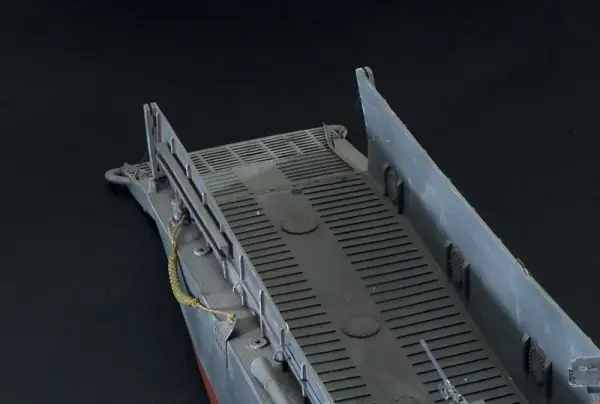 Italeri LCM3 &mdash; image 3 of 13