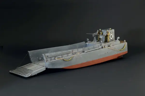 Italeri LCM3 &mdash; image 5 of 13