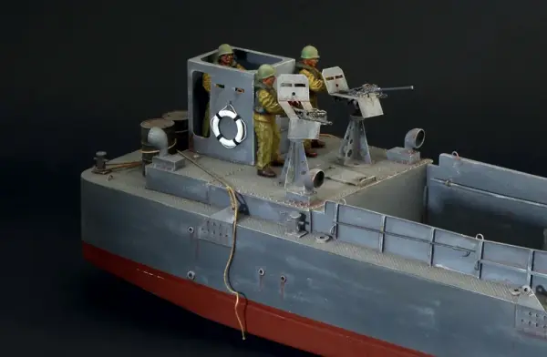 Italeri LCM3 &mdash; image 4 of 13