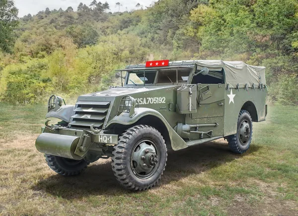 Italeri Scout Car M3