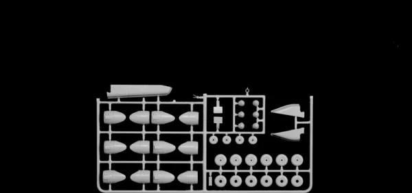 Italeri Messerschmitt Me 323 Gigant — image 3 of 16