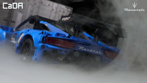 1:14 Maserati GT2 Race Car - 549 pcs &mdash; image 3 of 12