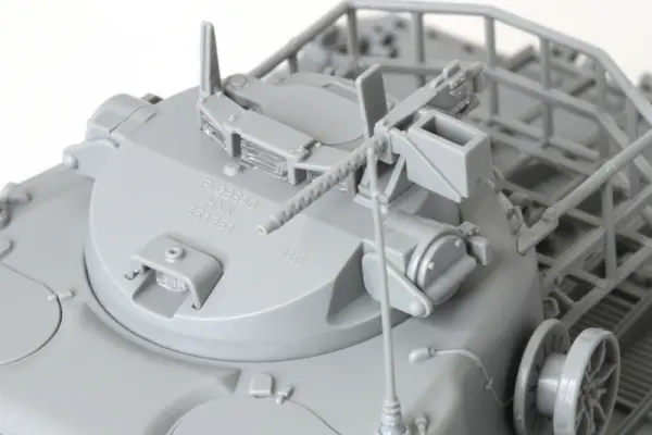 Dragon 1/35 British Heavy Tank Conqueror &mdash; image 5 of 16