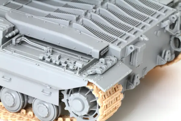 Dragon 1/35 British Heavy Tank Conqueror &mdash; image 2 of 16