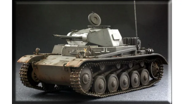 Dragon 1/35 Pz.Kpfw.II Ausf.C w/Interior (Magic Track - Bonus figure set - metal bucket - uniform and GEN 2 w