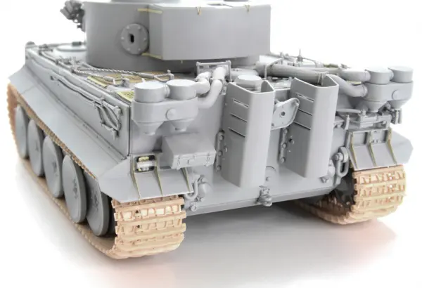 Dragon 1/35 Tiger I Initial Production &mdash; image 2 of 13