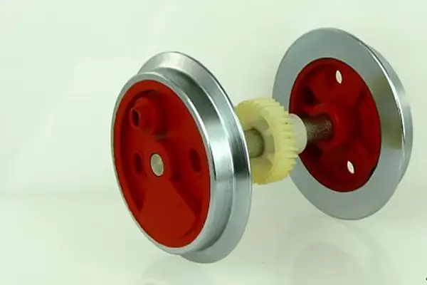 Trix Trains Stainz FR Short Wheels Axle + Gear — image 2 of 2