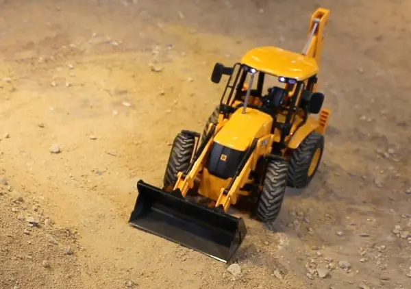 EE 1:20 RC JCB 4CX Backhoe Loader — image 8 of 9