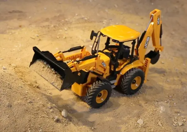 EE 1:20 RC JCB 4CX Backhoe Loader — image 9 of 9