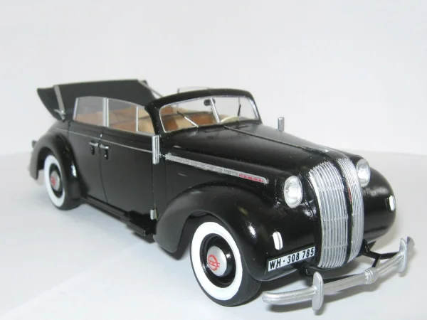 Admiral Cabriolet - WWII German Staff Car with Figures