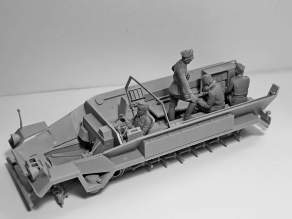 German Command Vehicle Crew (1939-1942) 4 Figures