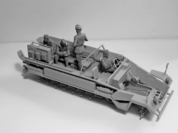 German Command Vehicle Crew (1939-1942) 4 Figures