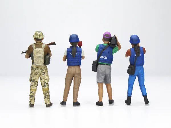 Journalists in War (4 figures)